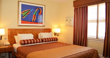standard queen room image